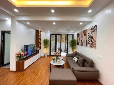 cho thuê tầng 1 phố Láng Hạ 80m2 T1 giá 9 triệu/1th 2 thoáng 2 PN 2 Wc