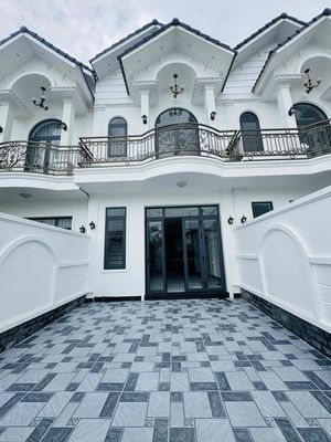 Nhà lầu mái thái đẹp xinh mới xây còn *** 1 căn