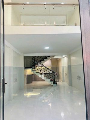 Nhà thuê mặt tiền lạc long quân kinh doanh tự do