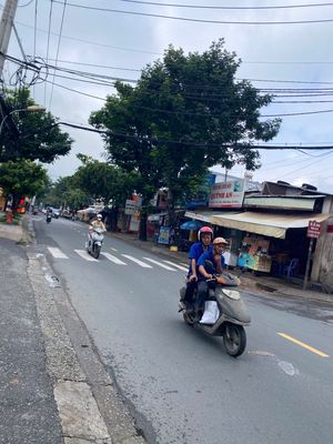 Nhà mặt tiền Gần Chợ Linh Xuân. 78m, sân xe hơi, 3 p ngủ. 4ty