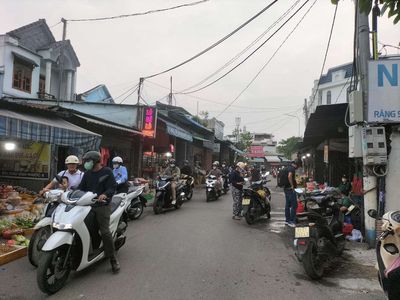 gấpgấp ngợp quá rồi có 2,2ty góc 2 mặt tiền ngay chợ nhanh ạ.