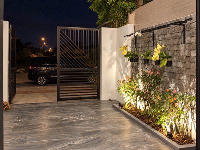 Cho thuê nhà 3 tầng có 5 phòng ngủ tại đường chế viết tấn, hòa xuân