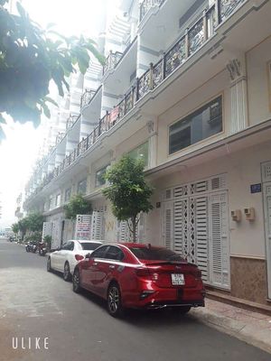 cho thuê nguyên căn nhà khu đồng bộ ngay võ văn kiệt và ADV