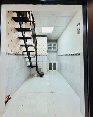 Nhà mới - ô tô đậu trước ngõ- 2 tầng- Nguyễn Tất Thành Quận 4
