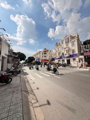 Bán nhà mặt tiền 70m2, 4tầng ngay cityland phan văn trị p10 gò vấp 12x