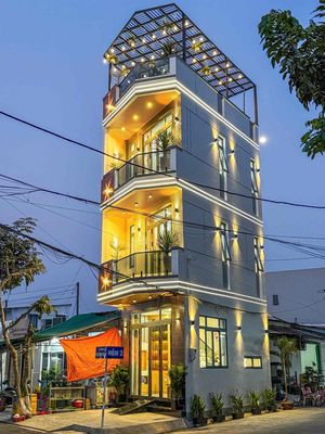 Nhà 1 trệt 2 lầu + sân thượng mặt tiền đường nguyễn minh quang khu dân