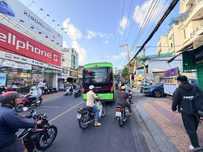 Ngộp bán gấp lô đất hxh 6 mét, kha vạn cân, dt: 59,6m2, ngang 5 mét.