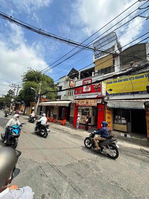 Chị Gái cần cho thuê căn nhà mặt tiền đúc 2 lầu kiên cố ngay đường Ngu