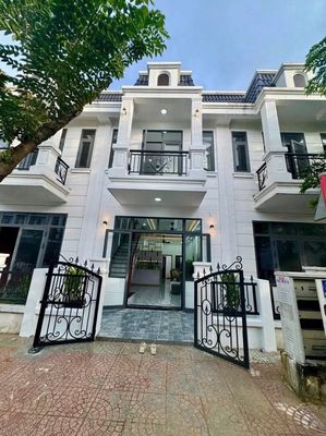 Bán Nhà Full nội thất gần chợ đêm Uyên Hưng, Tân Uyên