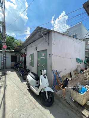 nhà 3 mặt tiền hẻm thông hết ngay chủ có sổ đỏ