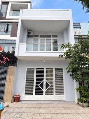 Cho thuê nhà 2 tầng đường: nguyễn xí - gần biển