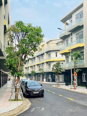 Nhà phố mặt đất 3 lầu kế Ga Metro Bến Xe Miền Đông mới