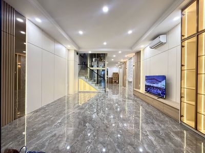 Cho thuê nhà 4 phòng ngủ full nội thất thang máy khu mỹ gia