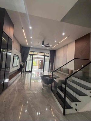 Cho thuê nhà 3 tầng mt đường 29/3 - hoà xuân