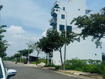 Nhà cấp 4 đầy đủ nội thất, kẹp vệt cây xanh