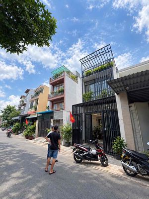 Cực kì " HIẾM " đã nhà mặt tiền mà còn 2 mặt tiền xe hơi tới cửa !