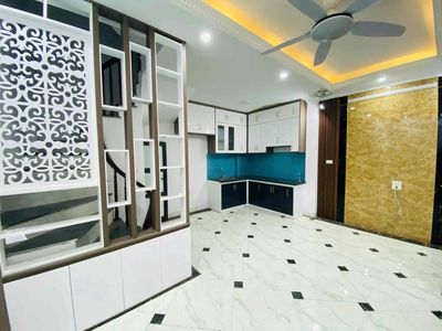 Cho thuê nhà lê văn lương 4pn nhà mới đẹp 13tr