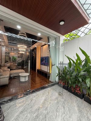 Nhà xinh 4pn nội thất cao cấp Nguyễn Duy Trinh