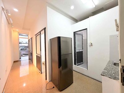 Sẵn 2 phòng ngủ ban công ngay cầu lê văn sỹ quận 3 full nội thất — ảnh 1