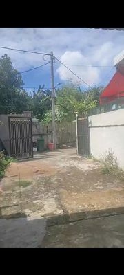nhà nguyên căn 2 phòng ngủ , sân rộng , đường Nguyễn Thị Định