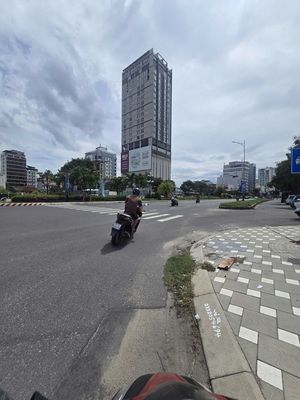 Bán 127m2 đất mặt tiền đường phạm văn đồng,sơn trà