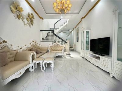 Cho thuê nhà 1 trệt 1 lầu, 4 phòng ngủ, full nội thất, đối diện trường
