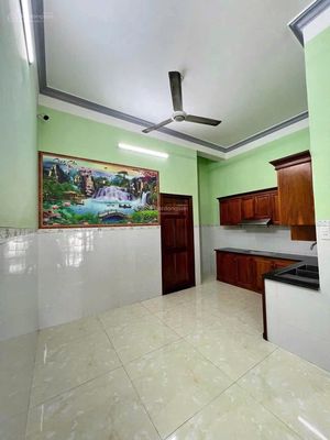 Nhà 1 trệt 1 lầu 1 tum 4 phòng ngủ - Vị trí mở công ty Văn Phòng ok
