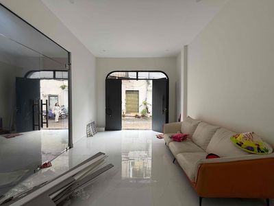 Mặt bằng kinh doanh đẹp ngay Nguyễn Văn Lượng