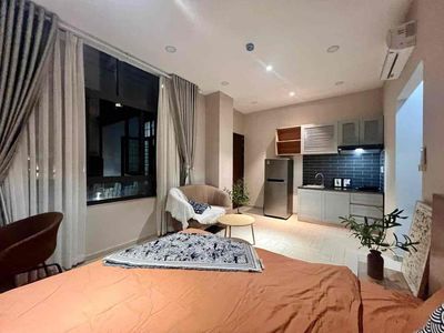 Căn hộ cho thuê ngay trung tâm Q10 gần Vạn Hạnh Mall full nt cửa sổ to