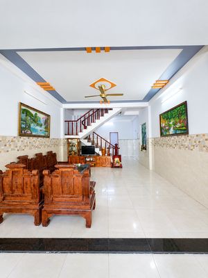 Cho thuê nhà trệt lầu đông hoà ngay đường 2 bà trưng