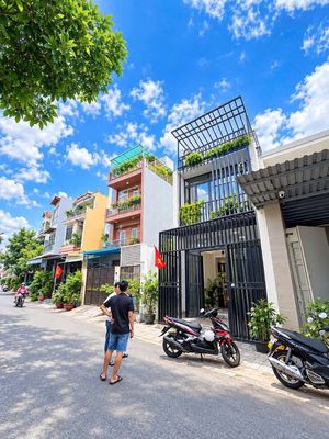 2 mặt tiền đường bàn cờ, xe hơi thông , giữ tiền tốt, giá 7,7 tỷ.