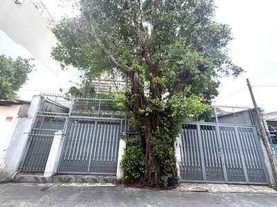 Tân bình - còn sót lại căn nhà c4 dt khủng 210m2- ngang 10- hẻm xe hơi