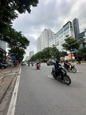 Bán nhà mặt tiền Nghĩa Đô, 70m2, hơn 22 tỷ, vỉa hè kinh doanh