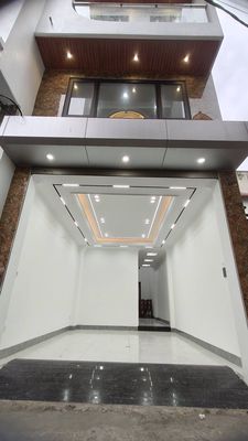 Nhà 5 tầng thang máy Thanh Trì, ô tô vào gara, hơn 9 tỷ