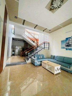 2tầng mặt tiền trungtâm hòa xuân