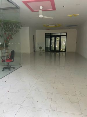 Cho thuê Shophouse Ngay Vincom 550, 98m2, giá 17tr/ tháng