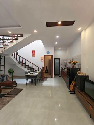 Cho thuê nhà 2 tầng Hoàng Thị Loan, Đà Nẵng, full nội thất