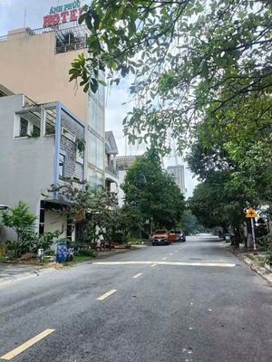 Cho thuê tòa nhà 1000m2 trung tâm hành chính Dĩ An