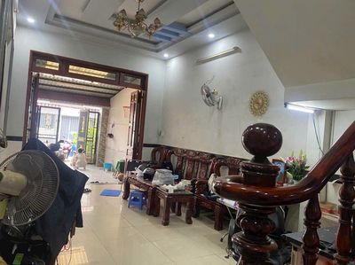 Cho thuê nhà 1 Trệt 2 Lầu, Dĩ An, Bình Dương, 4PN