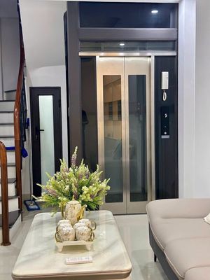 Cho thuê nhà 40m2 x 5 tầng, ngõ 89 Lạc Long Quân, Tây Hồ