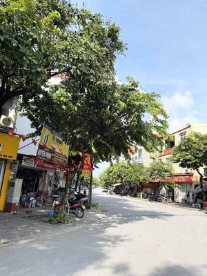Bán nhà đẹp Lệ Mật, gần Big C, 42m², 5 tầng, 8.75 tỷ