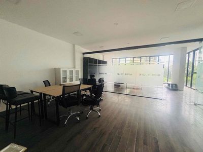 Cho thuê văn phòng Hoàng Cầu 110m2 giá 20tr/th, thang máy, ô tô đỗ