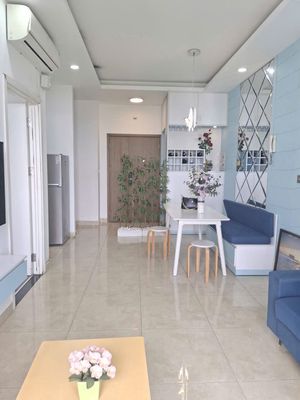 Cho thuê luxgarden quận 7- căn 2pn tầng cao có sân vườn chung