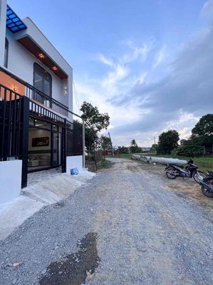 Nhà hoàn công, chợ Đình Mỹ Hạnh