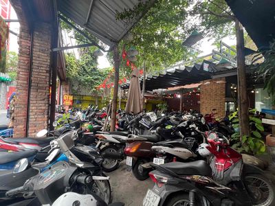 Cho thuê vỉa hè để xe bán xôi, bánh mì mang đi
