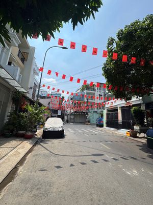Cho thuê nhà mt lê sao phường phú thạnh 4 x 20 m đúc 1 trệt , 1 lầu