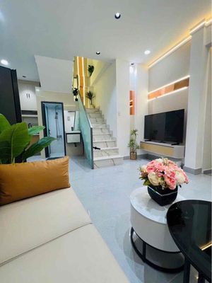 Ngay Chợ GV - xe hơi đến nhà - 3 tầng - 40m2