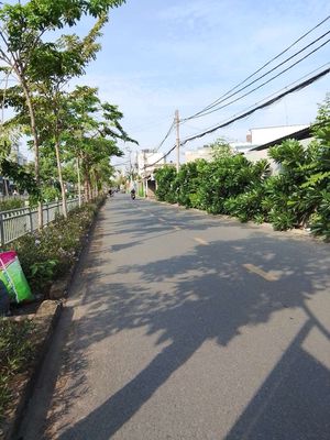 Cần bán đất 2400m mặt tiền khu vực ngã tư ga