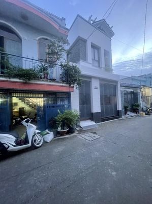 Bán nhà riêng Quận 8, 94m2, 3PN, hẻm xe hơi