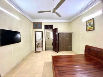 Cho thuê nhà Lạc Long Quân, Tây Hồ – 36m² 5 tầng – ô tô đỗ cửa – 12tr